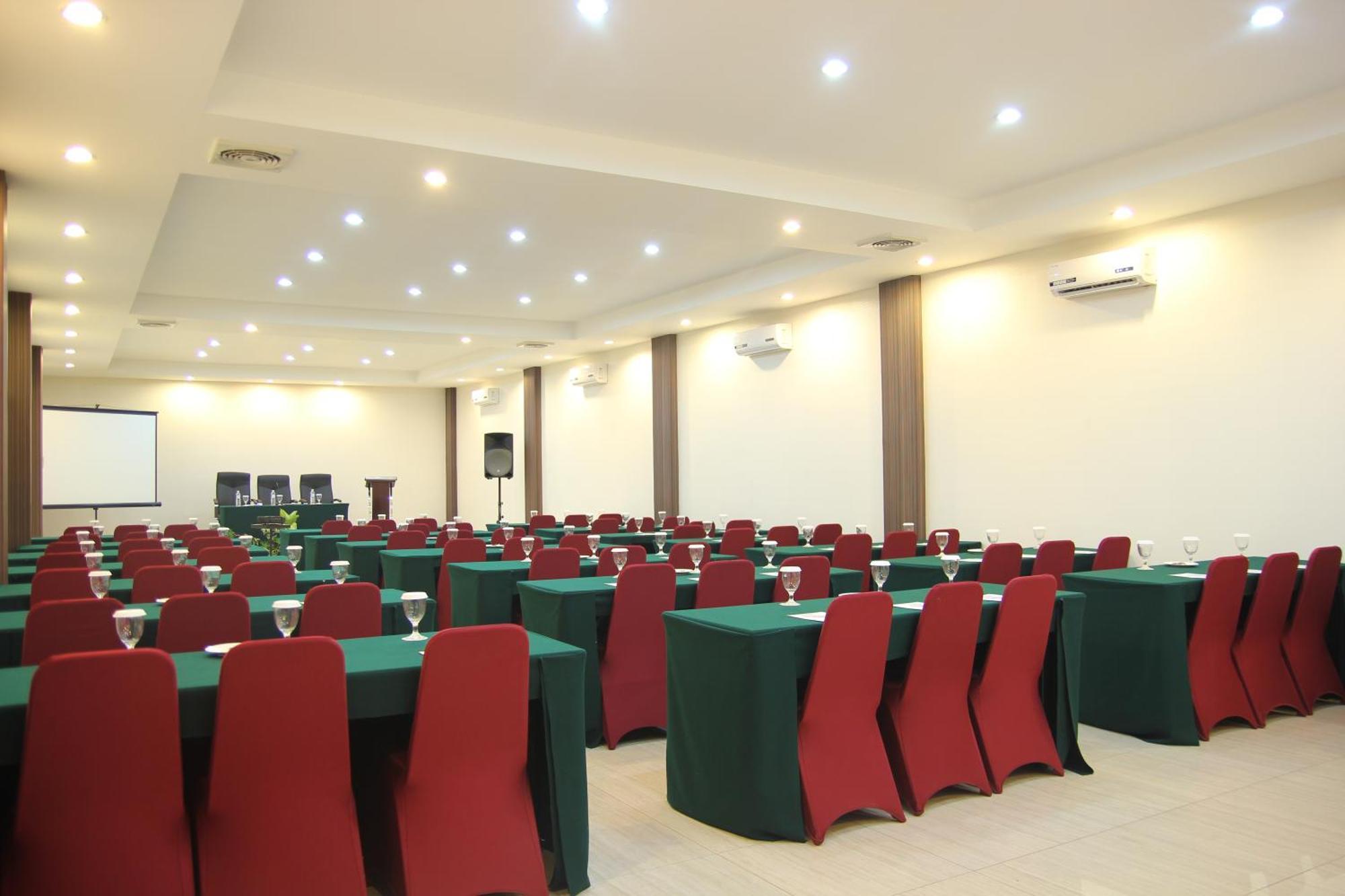 Hotel Roditha Banjarbaru Banjarmasin  Kültér fotó