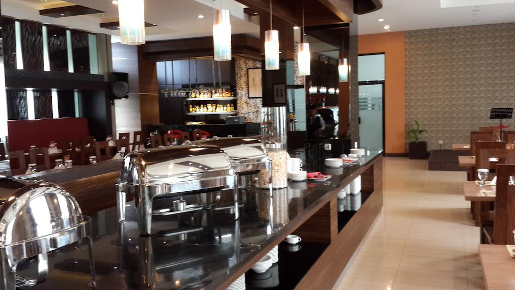 Hotel Roditha Banjarbaru Banjarmasin  Kültér fotó