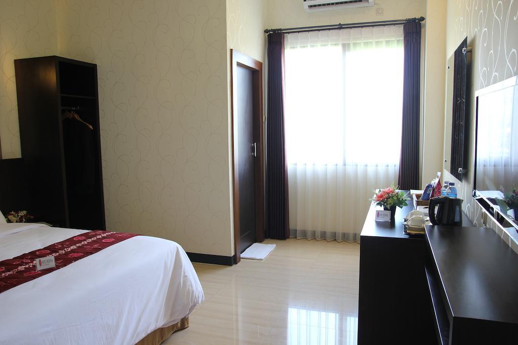 Hotel Roditha Banjarbaru Banjarmasin  Szoba fotó