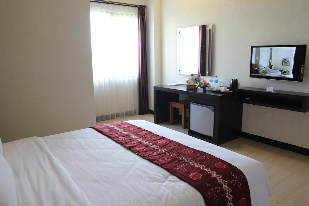 Hotel Roditha Banjarbaru Banjarmasin  Szoba fotó