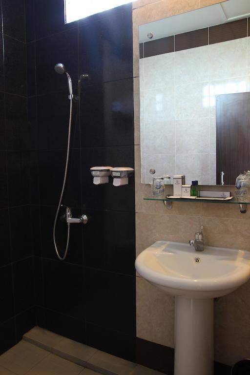 Hotel Roditha Banjarbaru Banjarmasin  Szoba fotó